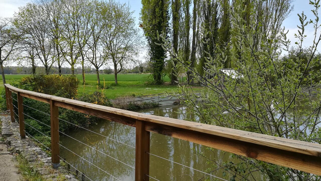 La Ferme De L'Isle Et Sa Roulotte Bed & Breakfast Avaray Luaran gambar
